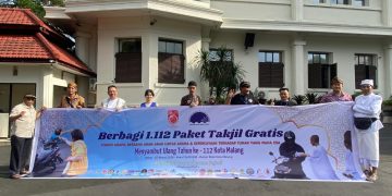 Tokoh Agama dan Anak Lintas Iman di Malang Turun ke Jalan Bagikan Takjil