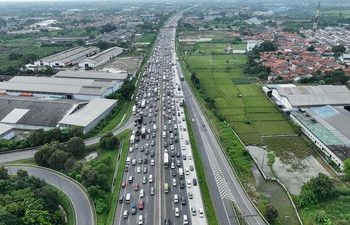 Truk Dibatasi di Tol Jatim Mulai Jumat Kemarin, Ini Aturan dan Dasarnya