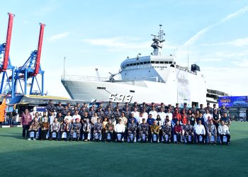 KASAL BERSAMA MENKO POLKAM RI DAN KETUA BAZNAS BERANGKATKAN GELOMBANG KEDUA MUDIK GRATIS RUTE JAKARTA-SEMARANG-SURABAYA MENGGUNAKAN KRI BANDA ACEH-593