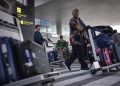Foto : Salah satu penumpang arus balik Bandara Dhoho (Tim)
