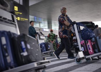 Foto : Salah satu penumpang arus balik Bandara Dhoho (Tim)