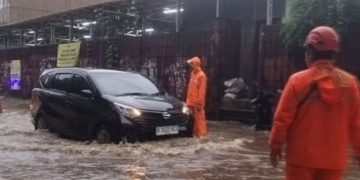 Banjir Rendam 12 RT dan Empat Ruas Jalan di Jakarta Barat