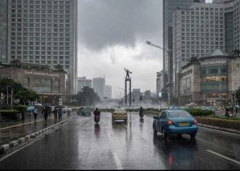 Prakiraan Cuaca Jakarta Berawan, Hujan Ringan di Selatan dan Timur