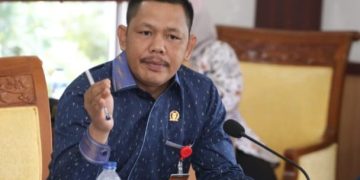 Anggota  DPRD kota Batam Dabbal Tapis Siahaan Respon cepat Dugaan PHK Bayu Suhendra Usai Sholat Jumat Di Kawasan Tunas Industrial Prima Kabil