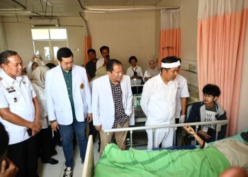 Wali Kota Bekasi Dampingi KDM Jenguk Korban, Pastikan Penanganan Maksimal di RS dan Tercover BPJS.