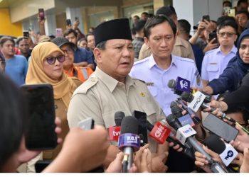 Prabowo Jenguk Korban Kecelakaan Kereta di RSUD Bekasi, Perintahkan Investigasi dan Perbaikan Lintasan