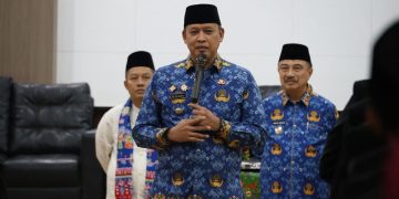 Gowes dari Rumah, Walikota Bekasi Hadiri Penyerahan SK Kepala Sekolah