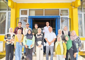 Abrasi Hancurkan Rumah Warga, Perempuan Sungai Lemau datangi Dinas PUPR Kabupaten Bengkulu Tengah