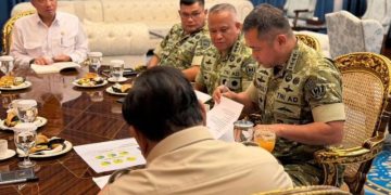 Prabowo Terima Laporan Pembangunan 300 Jembatan dan Renovasi Sekolah Terdampak Bencana dari KSAD