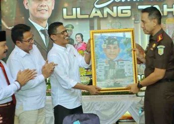 Pimpinan DPRD Ucapkan Selamat Ulang Tahun untuk Kajari Batam