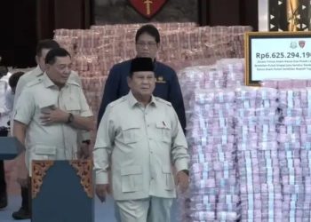 Presiden Prabowo Tegaskan TNI dan Polri Tak Boleh Backing Aktivitas Illegal