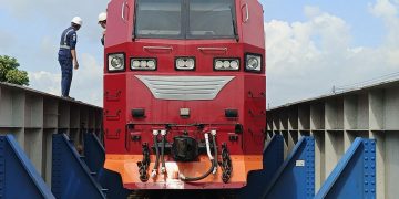 DJKA Uji Jembatan KA Kediri dengan Lokomotif 150 Ton, Pastikan Jalur Aman untuk Operasional