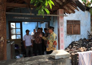 Wawali Bekasi Kunjungi Korban Kebakaran di Bojong Rawalumbu