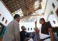 Gerak Cepat Salurkan Bantuan Perbaikan, Wali Kota Bekasi Tinjau Rumah Warga Terdampak Angin Kencang di Jatiasih