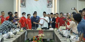 Ketua DPRD Batam Terima Aspirasi Mahasiswa, Siap Teruskan Tuntutan ke Pemerintah Pusat