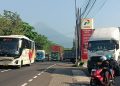 Solar Subsidi Habis Pukul 07.30, Antrean Kendaraan Mengular 200 Meter di SPBU 54.671.37 Pandaan