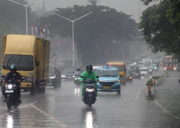 BMKG Prakirakan Sebagian Wilayah Jakarta Diguyur Hujan Ringan pada Kamis Pagi hingga Malam
