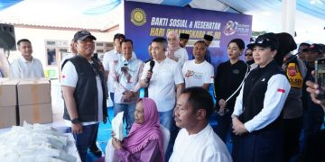 Sambut Hari Bhayangkara, Wakapolri dan Akpol ’90 Dhira Brata Gelar Bakti Sosial