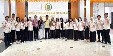 Terima Audiensi Mahasiswa Kedokteran Uniba, Wakil Ketua III DPRD Kota Batam Dukung Kegiatan Fogging Cegah Penyebaran DBD