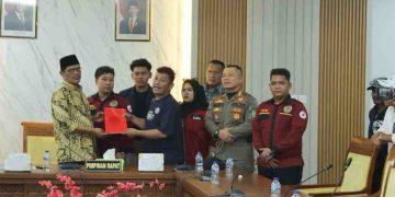 Ketua DPRD Kota Batam Terima Aksi Unjukrasa Mahasiswa UNRIKA, Siap Tindak Lanjuti Aspirasi Soal Air Bersih, Sampah, dan Tata Kelola Lahan