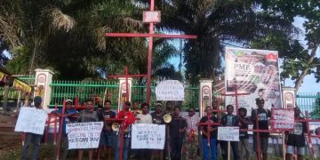 Tolak Militerisme dan Cabut PSN, Rakyat Papua di Manokwari Konvoi ‘Salib Merah’