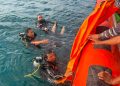 TNI AL Lanal Labuan Bajo Bersama Tim SAR Gabungan Evakuasi Wisatawan Tenggelam di Perairan Pulau Kelor