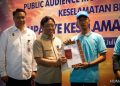 Perkuat Budaya Keselamatan Berlayar, Kemenhub Bagikan 150 Jacket Life Bagi Nelayan Muara