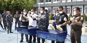 Jaga Masa Depan Generasi Muda, Tim Gabungan TNI AL Gagalkan Upaya Penyelundupan Ratusan Liquid Vape Mengandung Narkotika di Perairan Batam