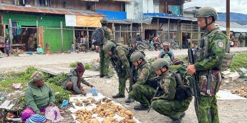 Satgas Yonif 2 Marinir TNI AL Borong Hasil Bumi Warga, Perkuat Kemanunggalan dengan Masyarakat Papua