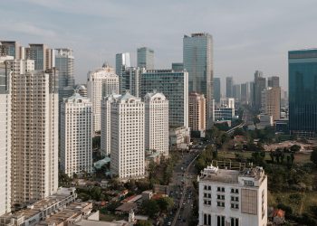 Prediksi BMKG Cuaca di Jakarta Didominasi Berawan, Suhu Udara Rata-rata Berkisar 27-34 Derajat Celcius