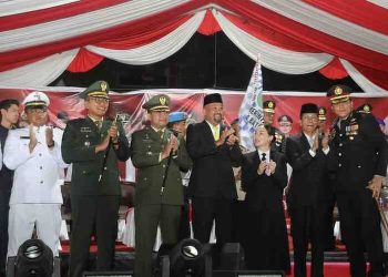 Wakil Ketua III DPRD Kota Batam Ikut Lepas Pawai Obor HUT ke-81 RI, Apresiasi Semangat Peserta