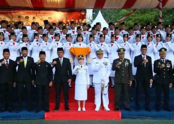 Pimpinan dan Anggota DPRD Batam Hadiri Upacara Penurunan Bendera HUT ke-81 RI, Wakil Ketua I Dewan Apresiasi Semangat Peserta