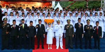 Pimpinan dan Anggota DPRD Batam Hadiri Upacara Penurunan Bendera HUT ke-81 RI, Wakil Ketua I Dewan Apresiasi Semangat Peserta