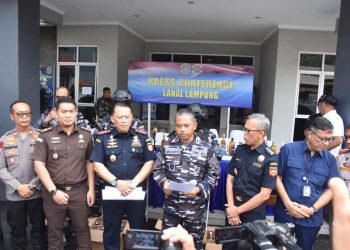 TNI AL Gagalkan Peredaran Ribuan Liter Minuman Keras Ilegal di Pelabuhan Bakauheni