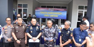 TNI AL Gagalkan Peredaran Ribuan Liter Minuman Keras Ilegal di Pelabuhan Bakauheni