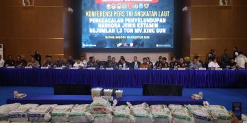 KRI KERAMBIT-627 Tangkap Kapal Diduga Bermuatan Narkoba Seberat 1,3 Ton dengan Taksiran Senilai 2,6 Triliunan Rupiah