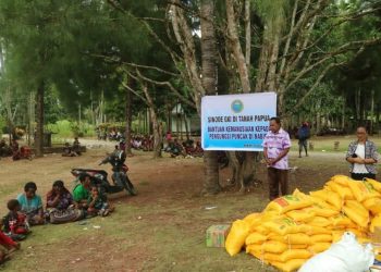 Sinode GKI Tanah Papua Salurkan Bantuan untuk Pengungsi asal Puncak