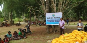 Sinode GKI Tanah Papua Salurkan Bantuan untuk Pengungsi asal Puncak