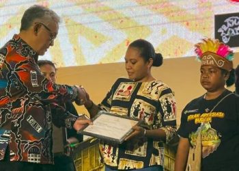 Papuan Voice Terima Piagam, Sosok ‘Max Binur’ Dikenang