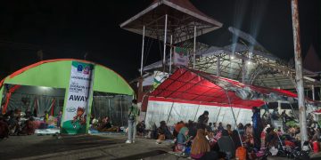 Tanggal Darurat Gempa di NTT, Prajurit TNI AL Bantu Evakuasi Ribuan Warga Sikka