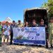 Unsur TNI AL KRI HIU-634 Salurkan Bantuan Kemanusiaan Bagi Masyarakat Terdampak Gempa di Pulau Riung NTT
