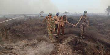 Tiga Hari Berjibaku, TNI AL Bersama TIM Gabungan Padamkan Karhutla di Reteh