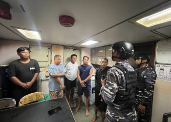 TNI AL Gagalkan Dugaan Pelanggaran Pengangkutan Kayu Log Ilegal di Perairan Teluk Berau