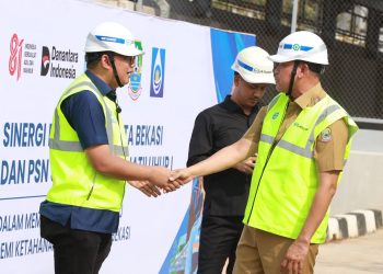 Antisipasi Musim Kemarau, Wali Kota Bekasi Lepas 11 Armada Water Trucking untuk Warga