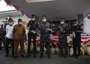TNI AL Gagalkan Penyelundupan 1,6 Ton Pasir Timah Ilegal di Perairan Lingga