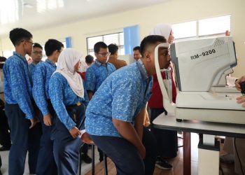 Wali Kota Bekasi Gandeng IROPIN Gelar Bakti Sosial Mata, 300 Kacamata Dibagikan untuk Siswa SMPN 54
