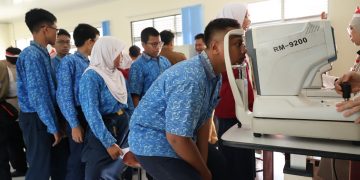 Wali Kota Bekasi Gandeng IROPIN Gelar Bakti Sosial Mata, 300 Kacamata Dibagikan untuk Siswa SMPN 54