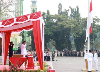 Upacara HUT RI Ke-81, Wali Kota Bekasi Tekankan Pentingnya Menjaga Lingkungan dan Kerukunan.