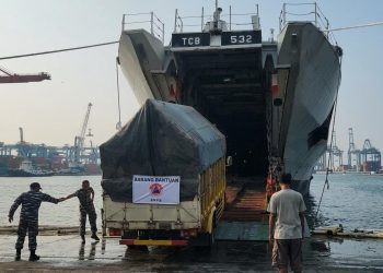 TNI AL Kerahkan Alutsista Percepat Evaluasi dan Distribusi Logistik Bencana di NTT