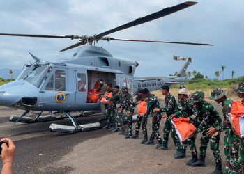 Melalui Jalur Udara, TNI AL Percepat Distribusi Bantuan Logistik Bagi Masyarakat NTT